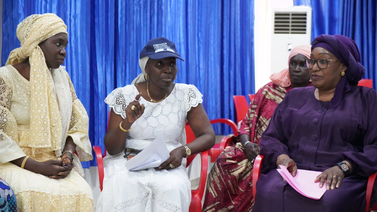 FAOSenegal's tweet photo. 📍Dakar|🗓️8 octobre  
Mme @BTchicaya,Coordonnatrice sous-régional
@FAOWestAfrica &amp; Rep. @FAOSenegal a procédé à la remise du 2e lot de matériel ostréicole de #FISH4ACP
➡️2020 poches de grossissement &amp; de pré grossissement 
👉🏾Appui à la modernisation durable de la filière huître🦪 https://t.co/gBKwlQH4lk