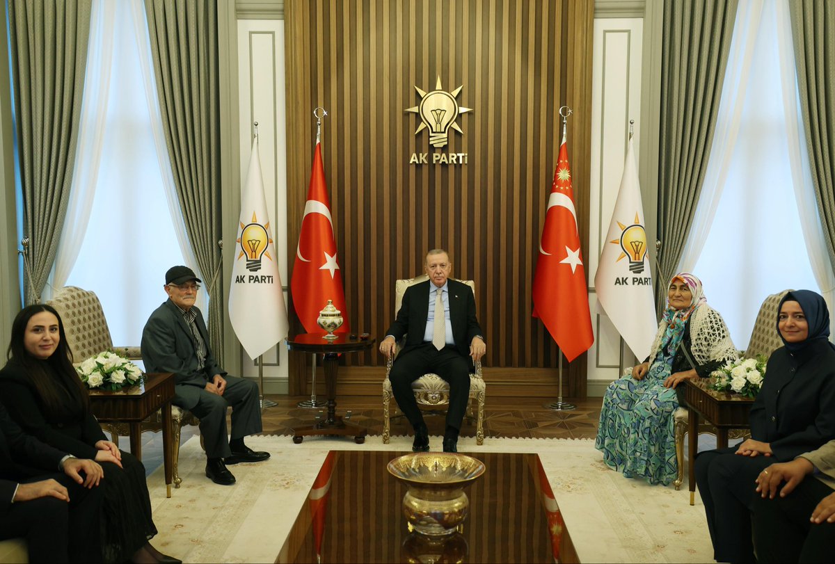 Cumhurbaşkanımız Sayın Recep Tayyip Erdoğan’ın takdirleriyle, aziz şehidimiz Ahmet Ünver’in kıymetli ailesinin gönlünde yer eden o büyük hayal bugün gerçeğe dönüştü.

Durmuş amcamız ve Meryem teyzemizi kabul eden Cumhurbaşkanımıza şükranlarımızı sunuyor, şehidimize bir kez daha