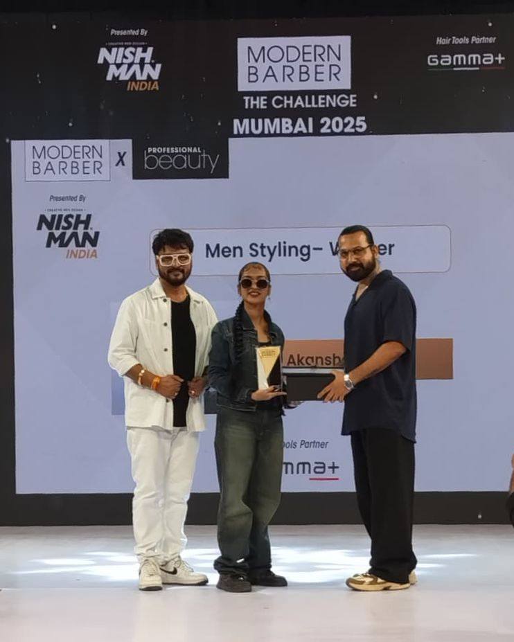 Flawless technique, unmatched artistry, and true craftsmanship.

Congratulations to Akansha Poddar, Winner of Men’s Styling at the Modern Barber Challenge, a well-deserved victory for impeccable skill and style!

#professionals #barber #mumbaiexpo #event #professionalbeautyevent