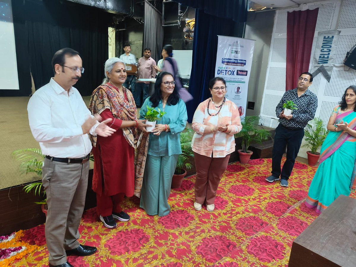 paayal_dr's tweet image. Encouraging #mindful use of technology is crucial in today&apos;s digital age, thanks to @CUHofficial for encouraging me to be part of the cause with #timesofindia  &amp;amp; Little Angels Sr Sec School, Sonipat.
 #MindfulTech #UnplugAndRecharge @timesofindia