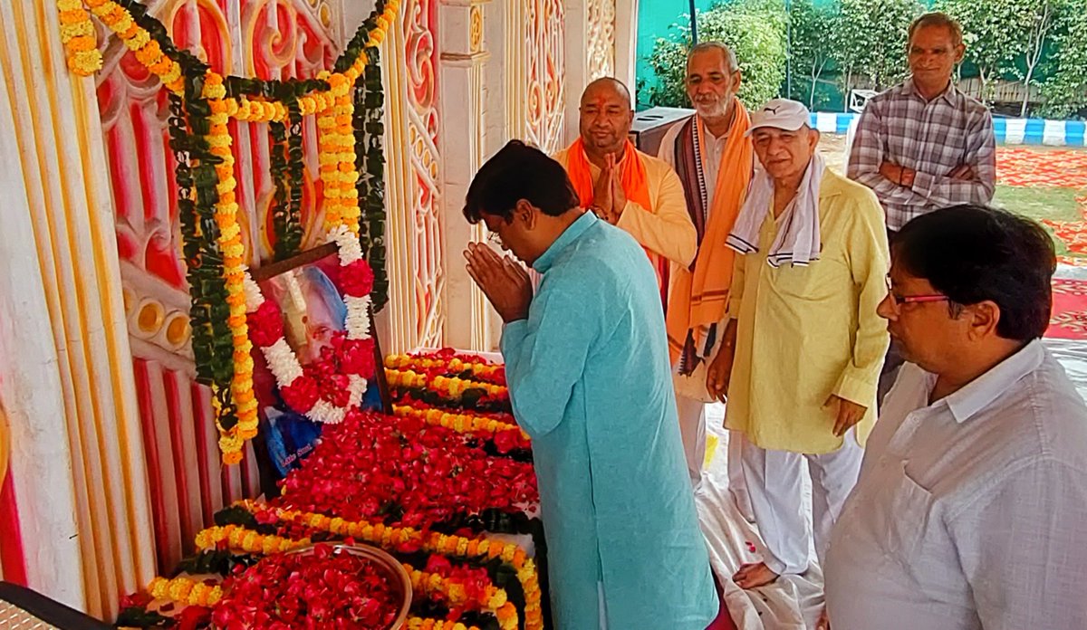 नई दिल्ली, श्री रघुनंदन शर्मा जी उपाध्यक्ष किसान मोर्चा जिला नजफगढ़ की स्वर्गीय माता जी की श्रद्धांजलि सभा में अपने श्रद्धा सुमन अर्पित किए। 

<a href="/blsanthosh/">B L Santhosh</a> <a href="/v_shrivsatish/">V Satish</a> <a href="/BJP4India/">BJP</a> <a href="/BJP4Delhi/">BJP Delhi</a> 
<a href="/Virend_Sachdeva/">Virendraa Sachdeva</a> <a href="/PavanRanaRSS/">Pavan Rana</a> <a href="/BJPSCMorcha/">BJP SC MORCHA भाजपा राष्ट्रीय अनुसूचित जाति मोर्चा</a>