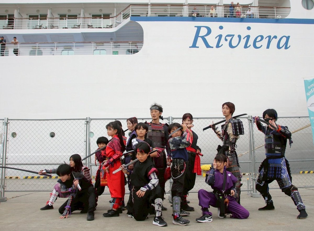 yyyueee's tweet photo. To everyone aboard the Oceania Riviera and the people of Miyako Port, thank you for the wonderful exchange yesterday!
My English wasn't very good, but I was deeply moved by how kind and friendly everyone was.❤️
#oceaniariviera #Iwate #Miyako #swordaction #kunohetou #九戸党 https://t.co/aKATIzb5PY