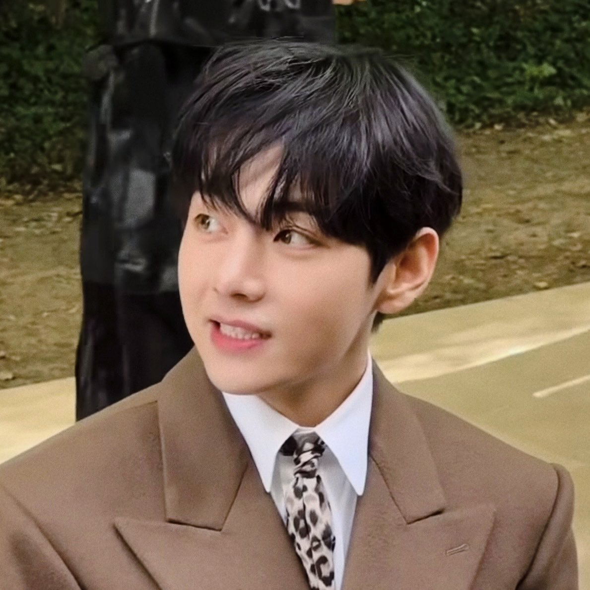 존나이쁘다. 진짜 세상에서 젤 예쁜것같다. 타타입술이랑 요정귀조차 사랑스럽고 흥칫뿡훙칫뿡 쳐다보는 표정도 존니 앙큼하고 새침하고 너무 카와이하고 아름답고 막 그르네...
너무 억빠같나요? 근데 뷔둥이가 이쁜걸 어캄