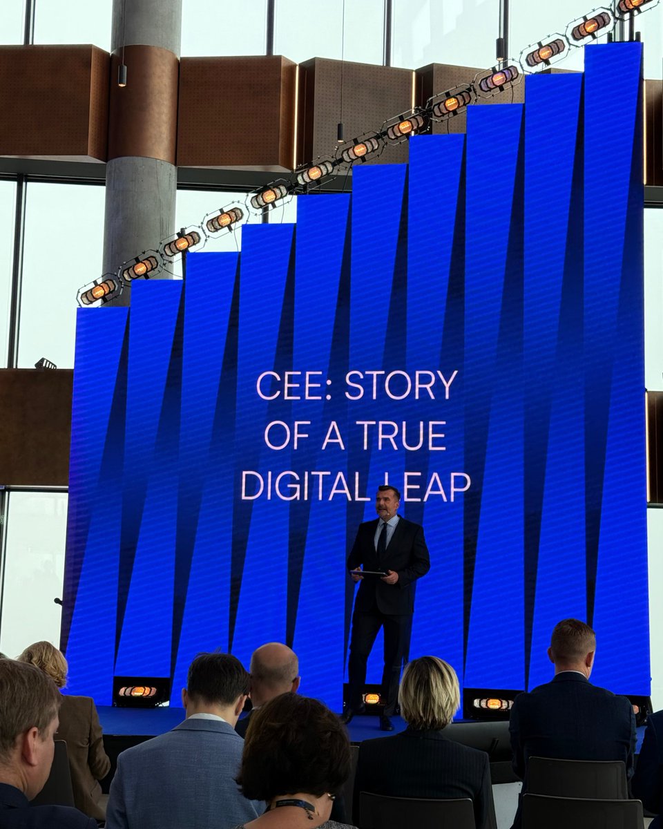 SupportYourApp's tweet image. #SupportYourApp at CEE Digital Summit🌟
Key insights:
🇪🇺 EU collaboration = a stronger digital economy.
🔒 Balance innovation & security.
🧠 Keep tech human.
👥 Teams shape the future.
Digital progress is rapid — let’s build what’s next!
#CEEDigitalSummit 🚀