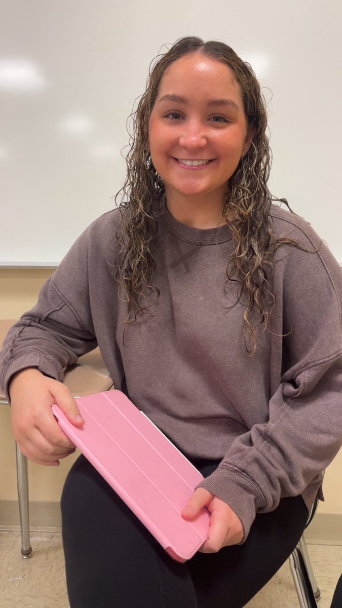 katelynbubb's tweet image. Anna and I so excited for apple crisp espressos at Starbies!!! #starbucks #techcom #fallmorning #anna #SPM230