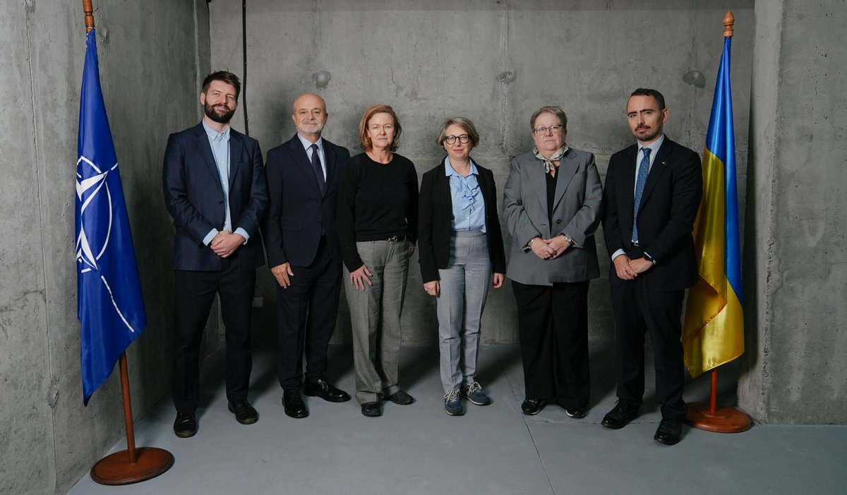 NATO supports Ukraine’s defence industry and innovations 🇺🇦

🎯 This week, a high-level #NATO Delegation visited #Ukraine to discuss NATO’s role in supporting the Ukrainian defence industry.

1/8 👇