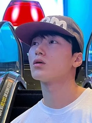 denat gemes banget dekkk look at his nose lips pretty dots soft cheeks 🤏🏻🤏🏻