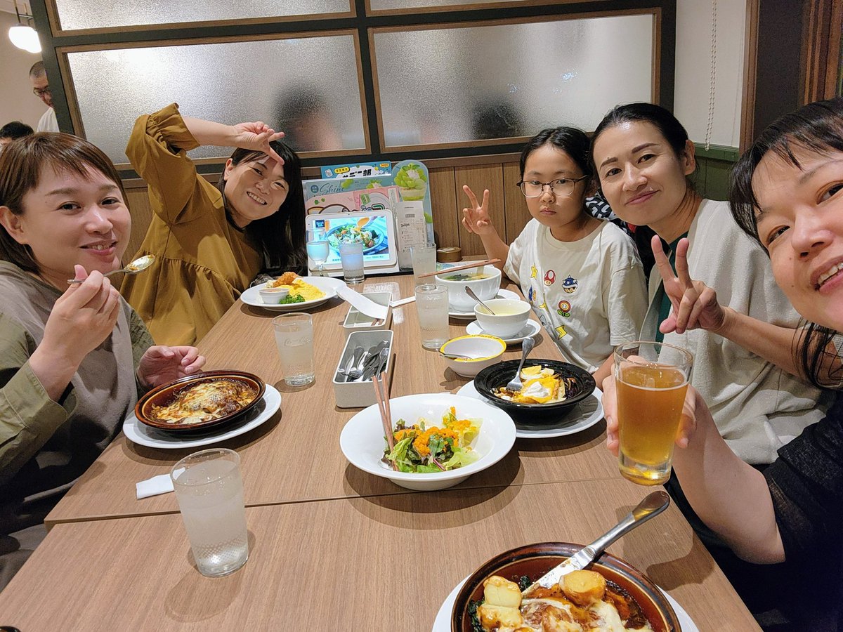 ensembleFlowEF's tweet image. 今日は、#柴田由美 先生レッスン(コソ練🤫)でした🎵「まいっか」とたくさん言わせてごめんなさい😖アフターは、キッズルームお気に入り小3女子と一緒に健全デニーズで🍺🍷🍜アンフロらしからぬほぼ同い年(自称35)の会🤭　#相澤直人 先生レッスンは、しばらくおあずけです🐶💔