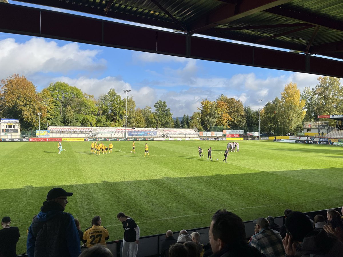 DynamoDresden's tweet photo. ⏰ 1' Los geht's! #SSVSGD 0:0 #sgd1953 https://t.co/Y782wO62pH
