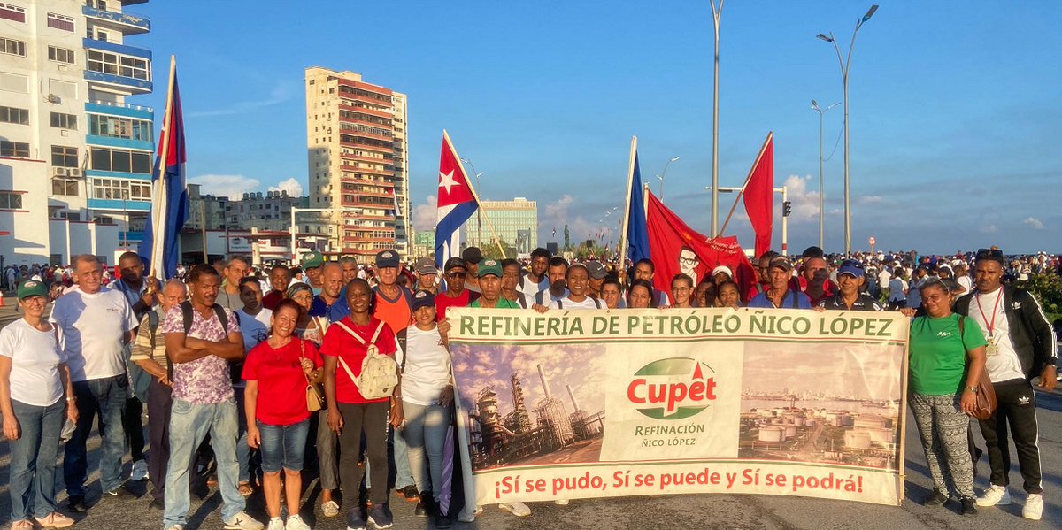 Los refineros amanecen hoy en la Tribuna Antimperialista formando parte del acto de apoyo al hermano pueblo palestino y exigiendo el cese del genocidio sionista y la limpieza étnica en la Franja de Gaza.
Palestina duele y Cuba la acompaña en su reclamo por la paz. .