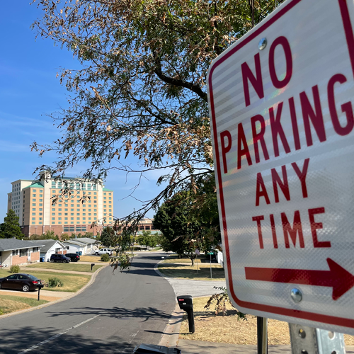 Large crowds attracted to weekend events at the City of St. Charles’ Convention Center will no longer be able to park on the adjacent, unincorporated neighborhood streets around the facility, thanks to a plan passed by the County Council.
Learn more:
sccmo.org/CivicAlerts.as…