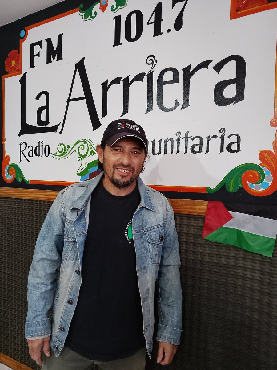 blancoandres_'s tweet photo. Hoy pasé por la FM 104.7 La Arriera radio comunitaria de Chos Malal charlando con Fabi Alderete sobre las elecciones de este  26 de octubre. Nuestras propuestas son la opción para enfrentar a Milei y Figueroa. Gracias a todo el equipo por el espacio y el recibimiento!! https://t.co/AGpDgHck3z
