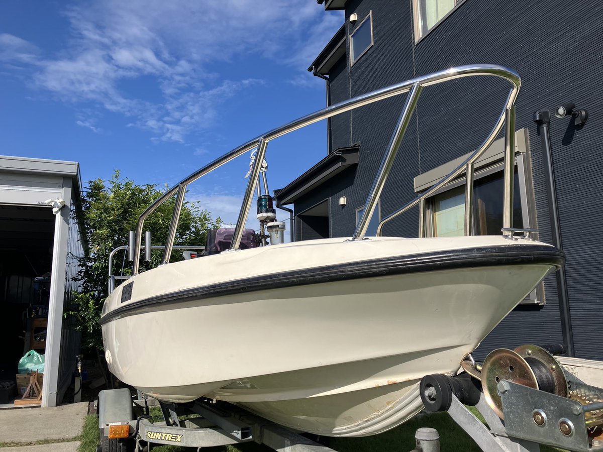 tripletsboat's tweet photo. 仲間のNEO374 1型にバウレールとスタンレールを製作✌

今回、お任せでってことで各々一体モノで作らせていただきました💪

パイプ径を25mmにしたことでボートのボリュームが増して一回り大きくなった印象に✨ https://t.co/u1AiOYU9Xq