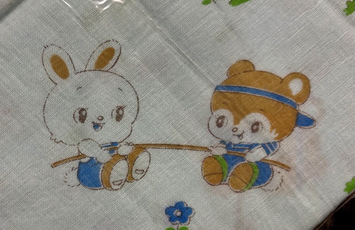 boo2_paradise's tweet image. #レトロデザイン
名前もわからない昭和のキャラクター第二弾　とても優しい世界！何して遊んでるのでしょう？棒の引っ張り合い
おやすみベビーのコアラも独特　#ヒサセンコレクション
