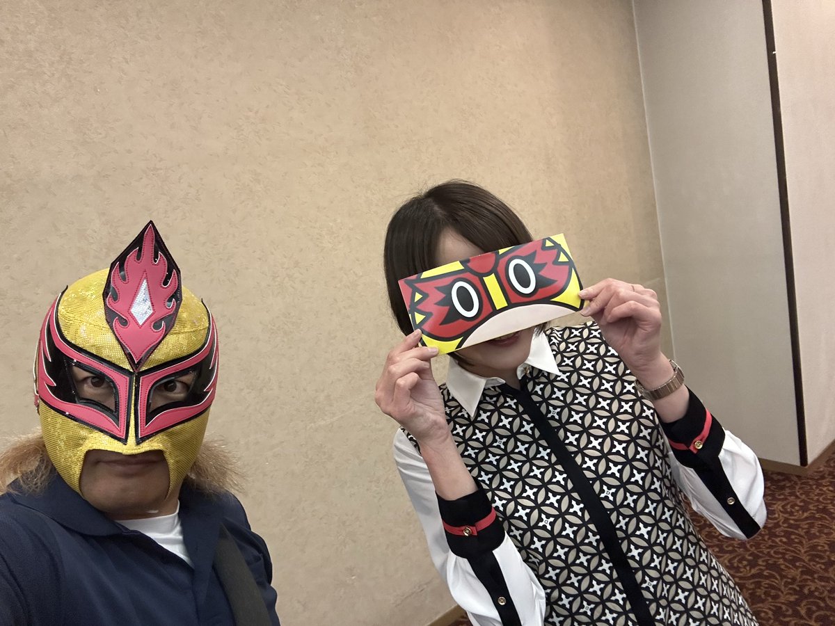 KidTacos's tweet photo. れいわ新選組の
【やはた愛　衆議院議員】と2ショット‼️

オカンさん　とは面識がありましたが
愛さんは　初めまして‼️

第一印象は『顔ちっさ‼️((((；ﾟДﾟ)))))))』

タコスキッド　にわか面　でも
撮影して頂きました‼️😻

有難う御座います‼️
#aiainstein 
#やはた愛
#やはたオカン
#タコスキッド
#にわか面
#れいわ新選組