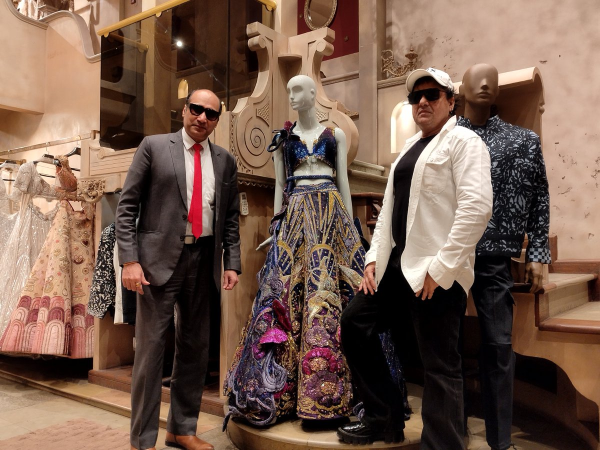 DrPrabalFrank's tweet photo. Had a fascinating exchange with Mr. Usman Khan, one of Bollywood’s finest music directors. Wrapped the day with great food at Torii by Gauri Khan and breathtaking designs at Sulakshna Monga’s studio. 
#UsmanKhan #ToriiByGauriKhan #SulakshnaMonga https://t.co/5KjqacoCzJ