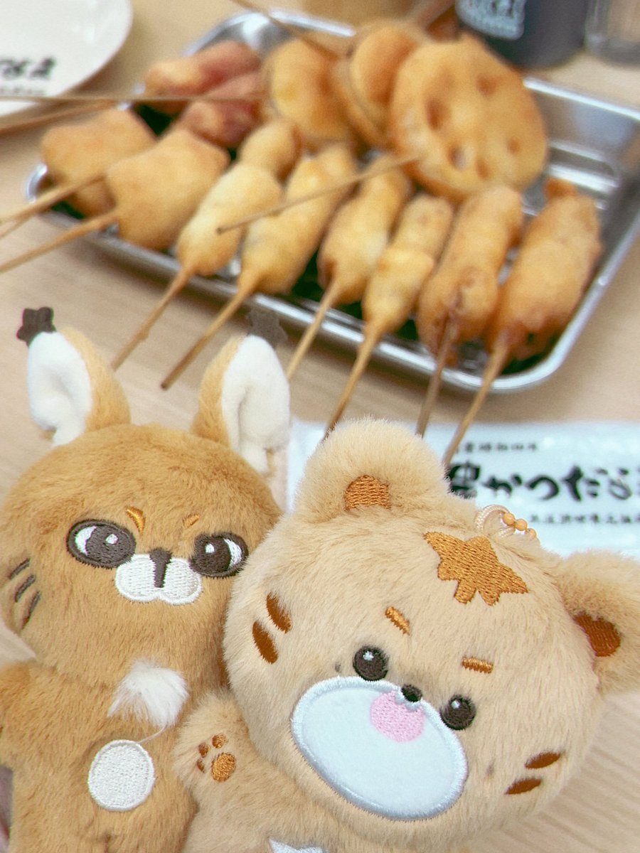 ジャニカルクオンイと新世界！🐱🐯
通天閣近くで見たの初めてで、めちゃくちゃテンション上がったし、串カツほんとおいしかった🥺🤍
新世界×串カツの夢、叶いましたww