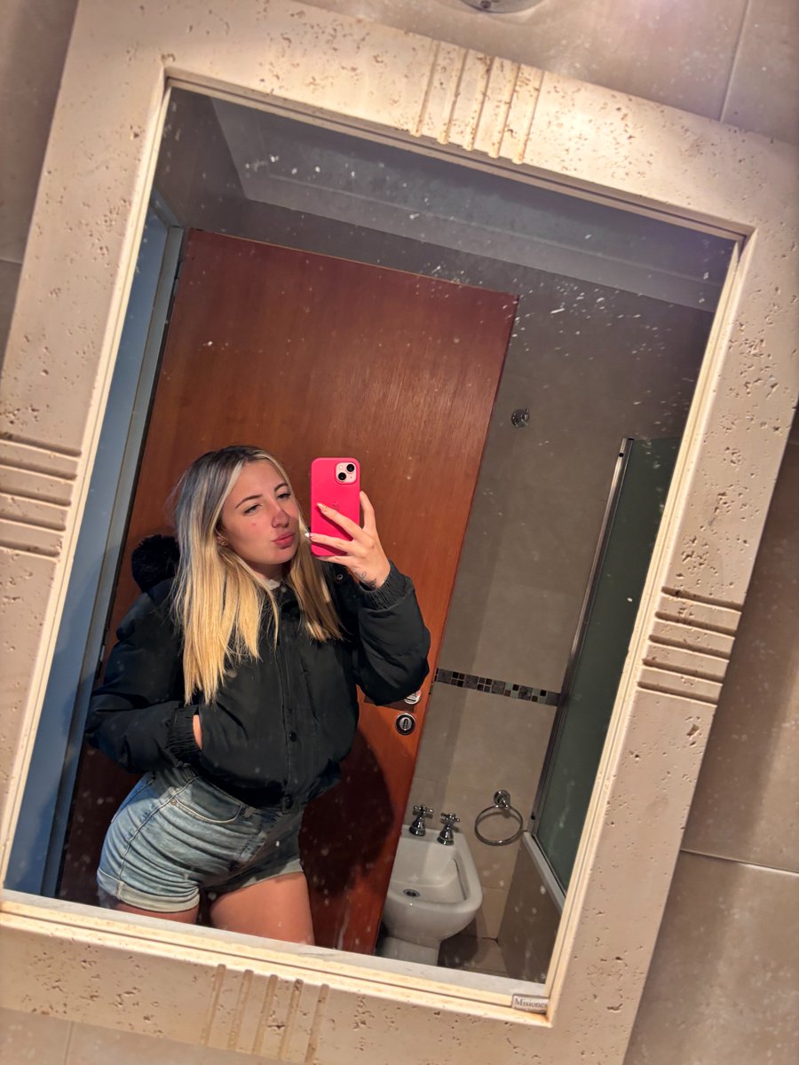 I love it naughty, teasing, and uninhibited... 😏 Interested? My DMs are here! ❤️