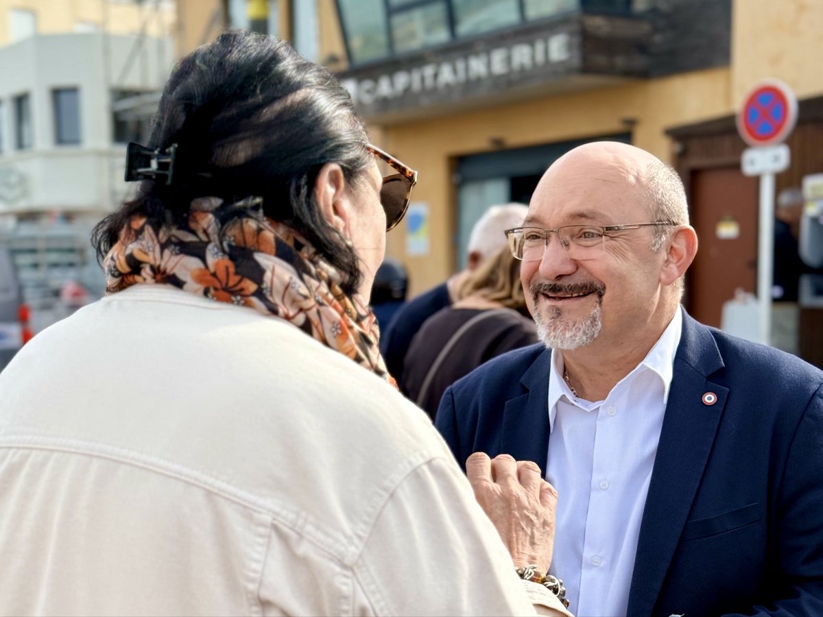 Boccaletti83's tweet photo. 🇫🇷 Sur le marché du #Brusc ce matin, vous étiez nombreux à venir échanger sur la situation politique catastrophique de notre pays.

🔵 Vous pouvez compter sur moi et sur l'ensemble des députés du @groupeRN_off pour défendre au mieux les intérêts des #Français. 

#SixFours #Var #France