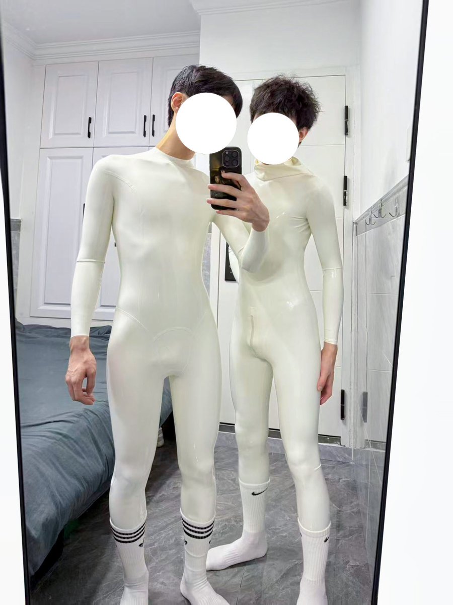 ChenLryics's tweet image. 趁还没发黄多穿几次@Refoldddd