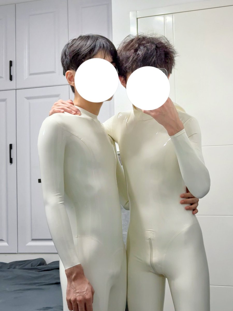 ChenLryics's tweet image. 趁还没发黄多穿几次@Refoldddd