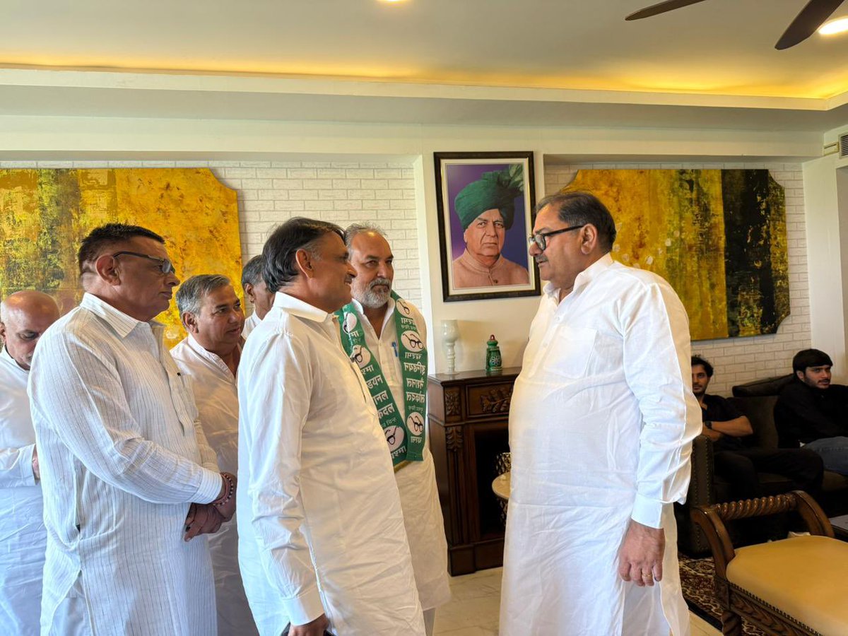 पूर्व जिला अध्यक्ष (भिवानी) जजपा एवं मौजूदा कांग्रेस नेता श्री जोगेन्द्र सिंह जी बागनवाला ने अपने साथियों सहित इनेलो परिवार में विश्वास और आस्था व्यक्त की है।

इनेलो परिवार में आपका हार्दिक स्वागत है!