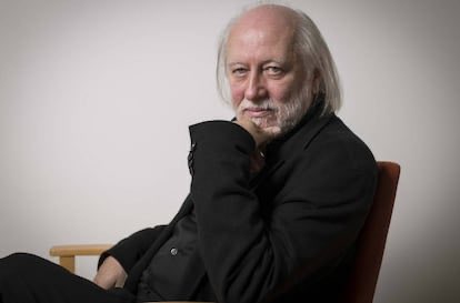 Hoy conocemos el Premio Nobel de Literatura 2025 László Krasznahorkai
No hemos leído nada de él en opinaRed, pero prometemos ponerle remedio.