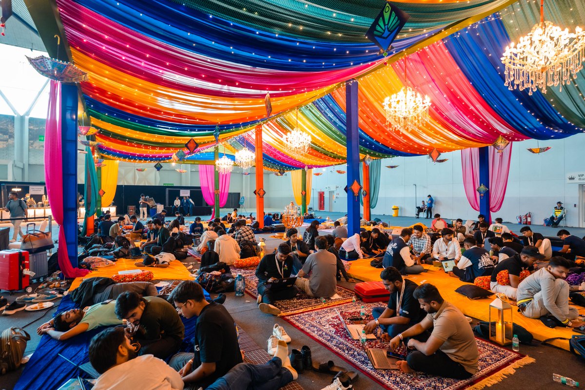 tempwallets's tweet image. BTS: where magic happens ✨ 

Coffee, laptops, and collaboration. 

@ETHGlobal  #HackathonVibes