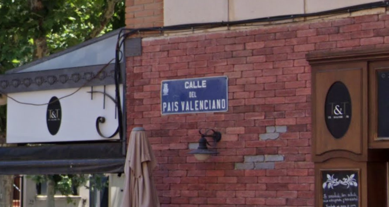 En Ciudad Real tenemos la calle del País Valenciano.
Y nos parece guay. El mundo sigue girando.