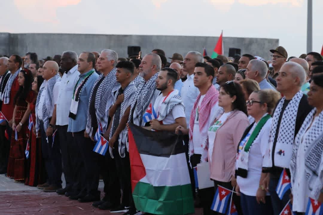 GobiernoCuba's tweet photo. 🇨🇺🫂🇵🇸| En representación de #Cuba toda, más de 100 mil capitalinos, con la máxima dirección del país al frente, colmaron hoy la tribuna antimperialista en apoyo a la causa del pueblo palestino.

#CubaConPalestina https://t.co/YWQYPPmBiK