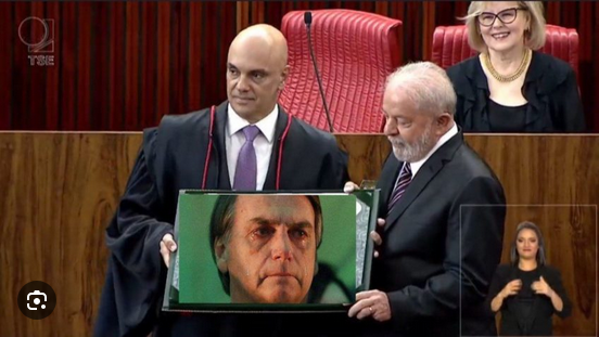 AlvesJhota's tweet photo. @FlavioBolsonaro Teu cú https://t.co/muvrixAapp