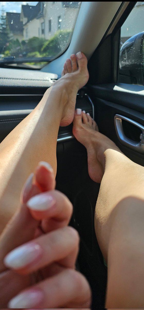Kontaktiere mich nur, wenn du mehr zu bieten hast als ein „Hi“.
Wer meine Aufmerksamkeit will, zeigt Stil, Haltung und kommt mit einem Präsent.

#findom #herrin #fußgöttin #footfetısh