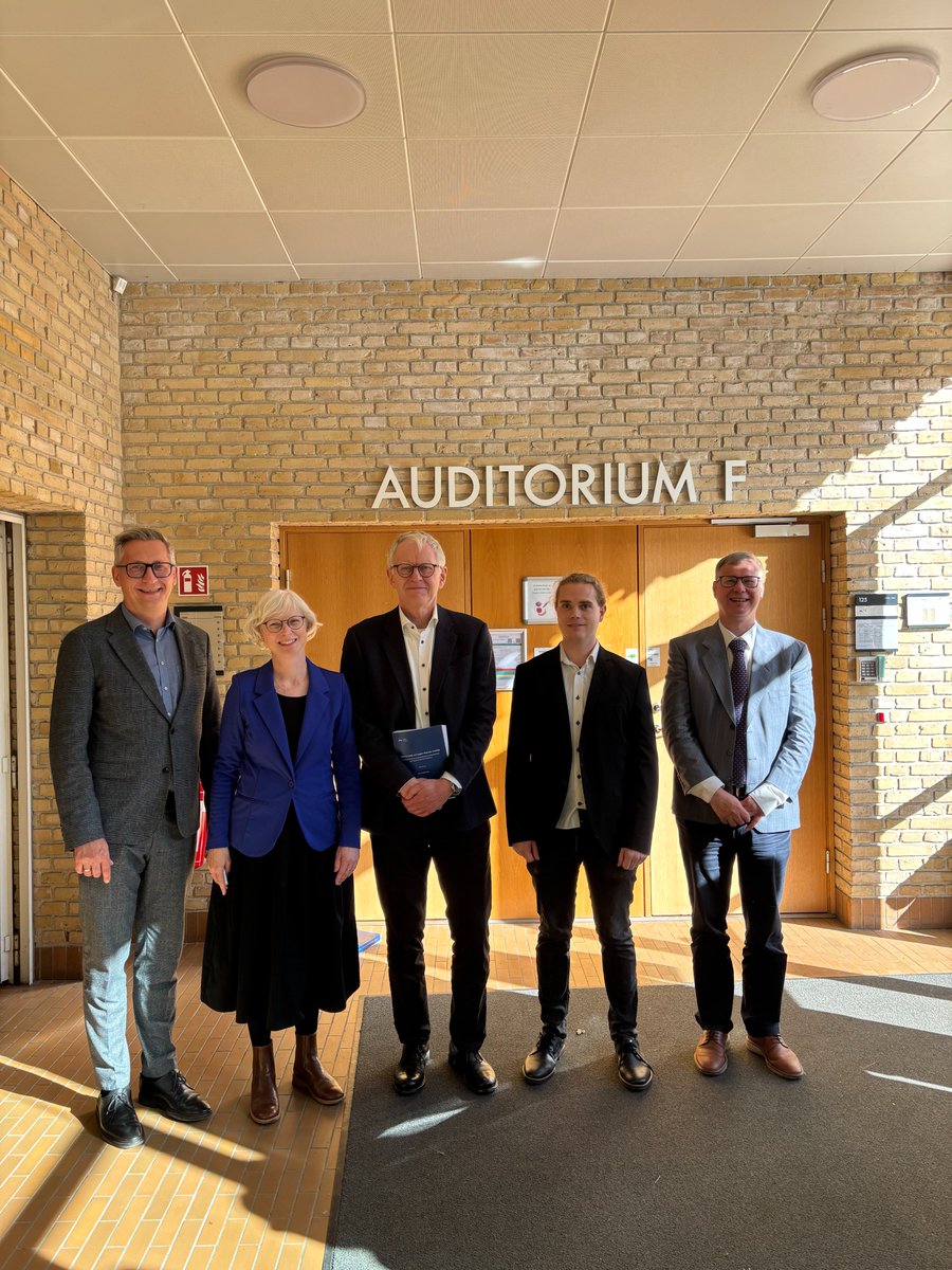 JorgensenGroup's tweet image. Congratulations to Jonas for successfully defending his PhD!🥳 Very well done! Thank you to the committee @mogens_br, Łukasz Albrecht and Marianne Glasius for coming | #AUChemistry🧪
