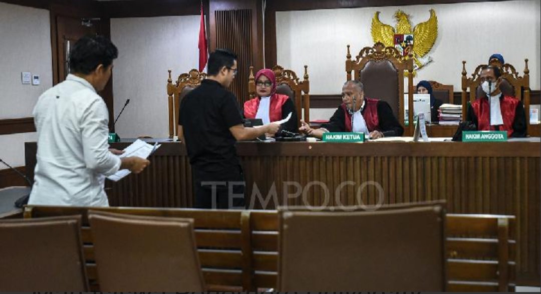 Digugat Rp. 2,45T, Kapolda Metro Jaya da Kapolri tdk datang 2x dalam persidangan.
--
SIDANG gugatan perbuatan melawan hukum terkait dg demonstrasi yg berujung kerusuhan pd Agustus 2025, ditunda. Musababnya, para tergugat tdk hadir pd Sidang, 8 Okt 2025 kemarin. Dari 5 tergugat,