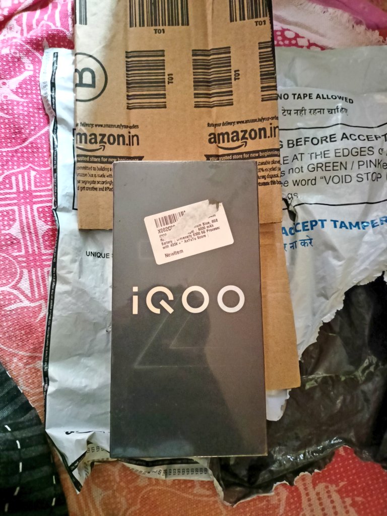 ProprabirDey's tweet image. Ordered iQOO Neo 10R (8+256GB) from Amazon India, but got a sealed iQOO Z10 Lite 5G instead. Support says the correct item was delivered, which is wrong. Need urgent replacement or refund. @AmazonHelp @IqooInd #AmazonIndia #WrongDelivery