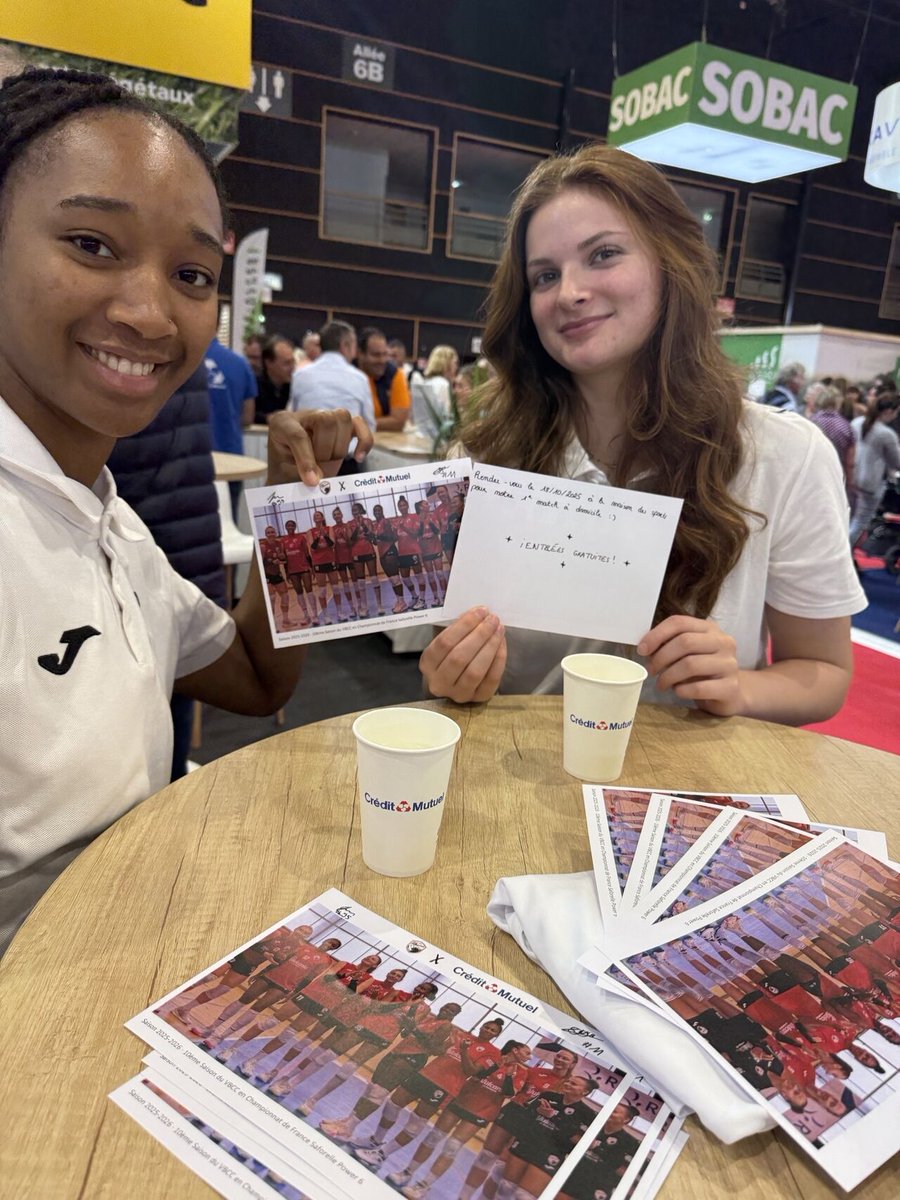 À l'occasion du Sommet de l’Élevage, le <a href="/CreditMutuel/">Crédit Mutuel</a> partenaire  majeur du VBCC depuis 10 ans, a accueilli Fatoumata  FANGUEDOU &amp; Nawelle CHOUIKH BARBEZ sur son stand (Hall1-B71) pour dédicaces &amp; photos avec les visiteurs et un moment convivial avec ses collaborateurs !
