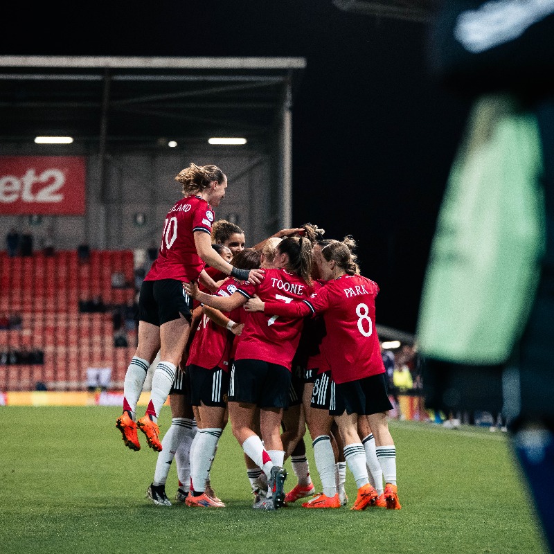 ManUtd's tweet photo. A special #UWCL night for @ManUtdWomen 🌟

Get tickets to watch the Reds take on PSG at Old Trafford ⤵️