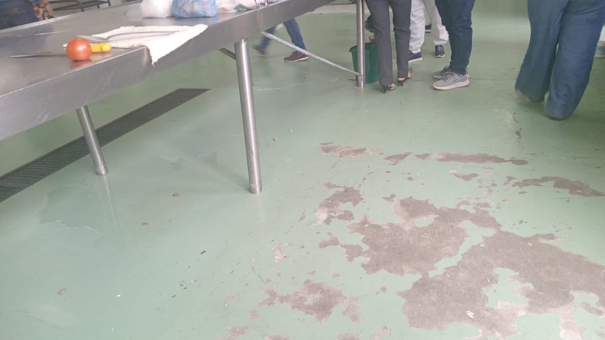 sindesenacol's tweet photo. #ParoNacionalSENA

La ineficiencia de algunos directores o subdirectores afecta el bienestar de trabajadores y aprendices. 

Por ejemplo, esta Cafetería del Centro de Biotecnología del Cesar lleva mucho tiempo cerrada.

🧵 https://t.co/d3jP3akCNx