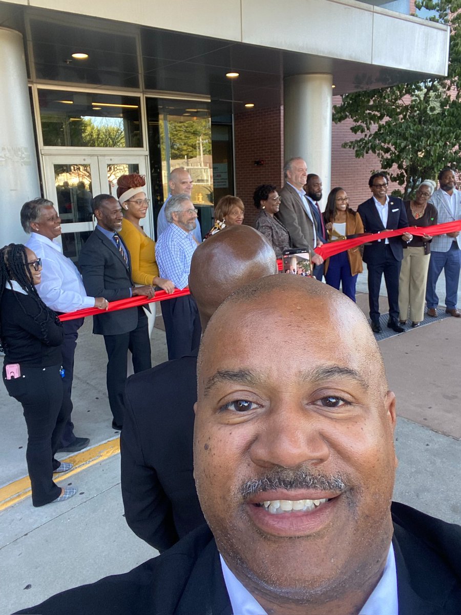 Yesterday, I joined Congressman Bell, and the St. Louis County Executive Conley and Director of Health Dr. Cunningham Kanika, at Hanley Road, for the ribbon cutting ceremony of the Federal Health Centre here in St. Louis.

#ToGodBeTheGlory 
#breastcancerawarenessmonth