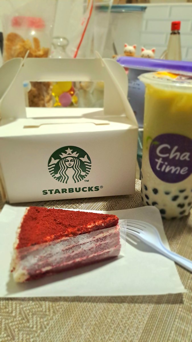 My birthday cake and treat! \o/
Yummy cake :9