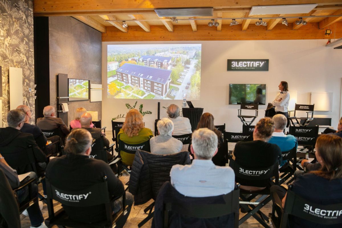 TimoLeukefeld's tweet photo. Bezahlbar wohnen, Energie sparen, Rendite sichern – mit vollelektrischen Energiekonzepten & Pauschalmiete mit Energieflatrate.
👉 @elektronet berichtet über unsere Präsentation bei #3lectrify: https://t.co/97XjCSpG4L
#Energiewende #NachhaltigBauen #Autarkie https://t.co/ZNUWp2VvtI