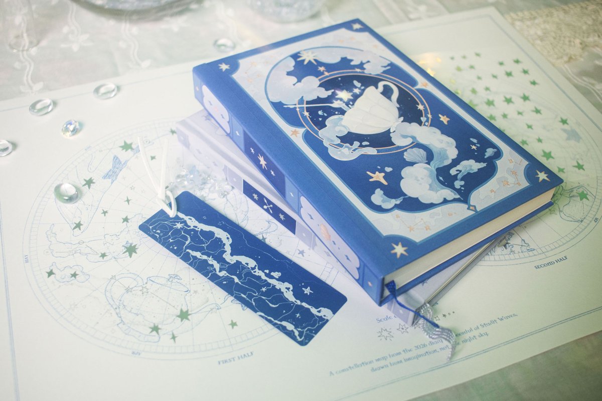 medium_barnacle's tweet image. #RT #RT이벤트

✶2026 〈별빛 파도 한 스푼〉 다이어리✶
구매폼이 사전 공개되었습니다! 🌊

RT해주신 분들 중 두 분께
&amp;lt;기억의 항해도: 별빛 다과회&amp;gt; 포스터를 선물로 드려요😊

인포 페이지🪶
lens20.notion.site/282cb1560b6980…

구매링크🫖
witchform.com/payform/?uuid=…