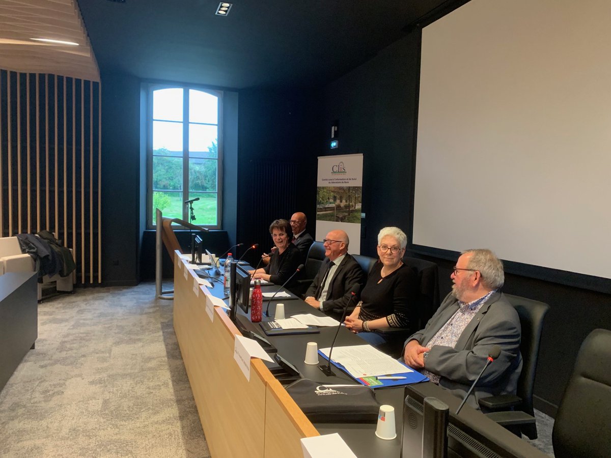 Le CLIS a fêté ses 25 ans à ÉCUREY 
🎙️ Retour sur la première table ronde avec M. Denis STOLF, vice président, M. Jean-Paul LHERITIER et Mme Corinne FRANCOIS sur les thématiques suivantes : 
💡 L’information et la formation
🧩 Les travaux des commissions
🌍 Les expertises.
#CLIS