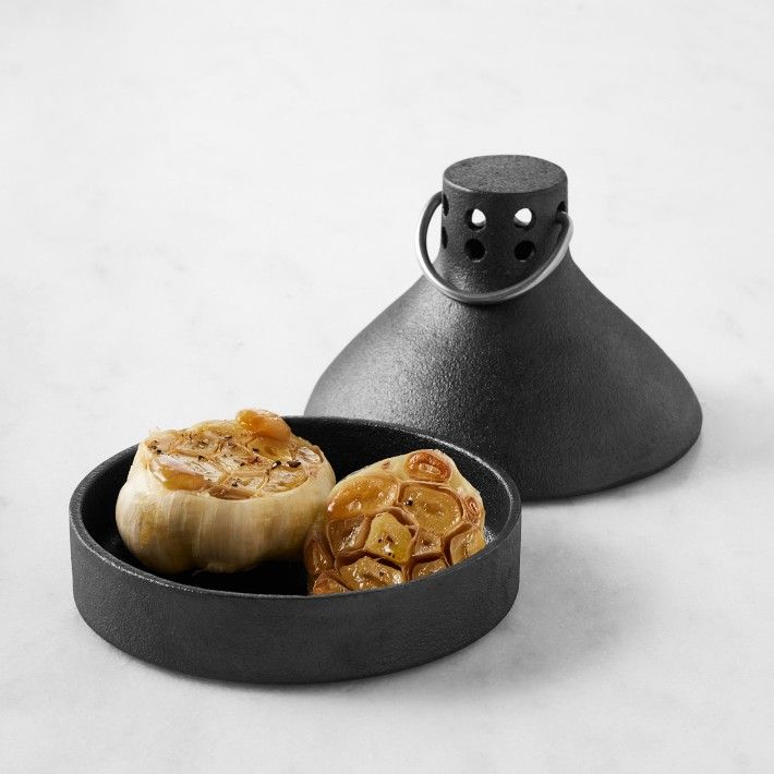 SmartFindsTech's tweet image. Fueling up for the future! ️ White table, black bowl… sustenance optimized.  #tech #food #gadgets