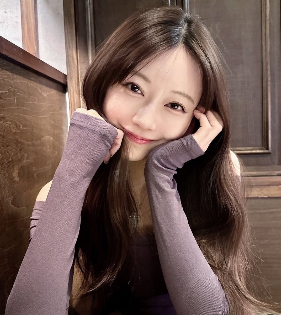 20代運動量多め元アイドル達、信じられんくらい肌綺麗だし老けない…

百田夏菜子ちゃんや渡辺美優紀ちゃんも31歳らしいんだけどこの美しさ。