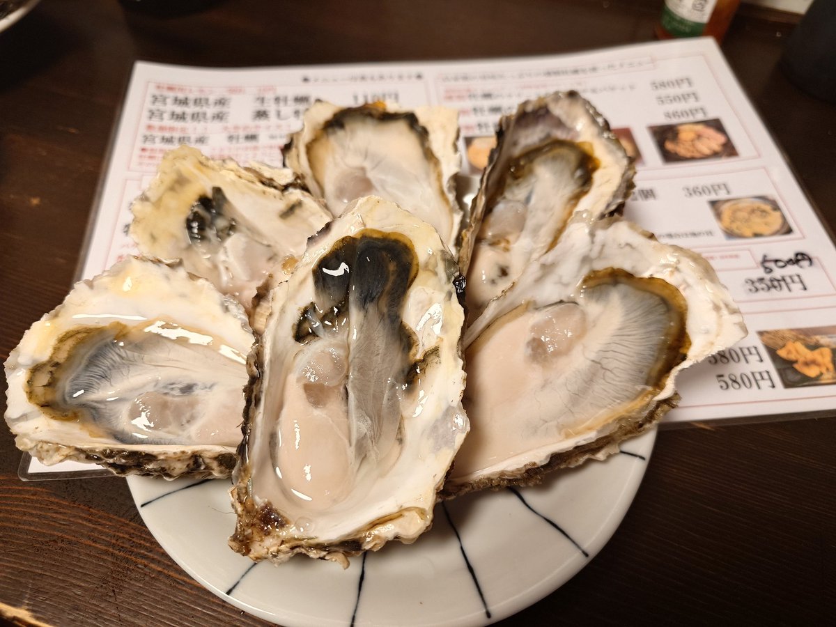 仙台だぁ🤩
行きつけのお店へ早速LETS GO🏃‍➡️
さてさて今年3回目のこのお店🥰
牡蠣好きにはたまらんわぁ！！
そしてラストに追い牡蠣🦪
#仙台グルメ
#牡蠣