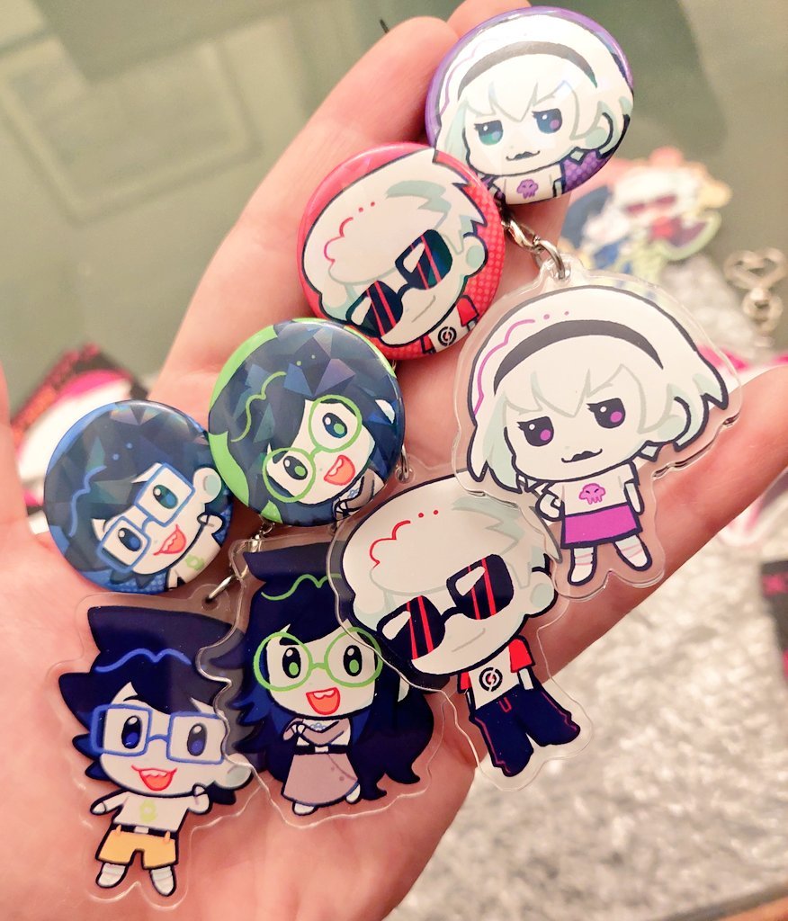 turntechAvian's tweet photo. For people wondering, here is how big my beta kid keychain / badges are + the pepsicola sticker https://t.co/3QDH7a7AD6