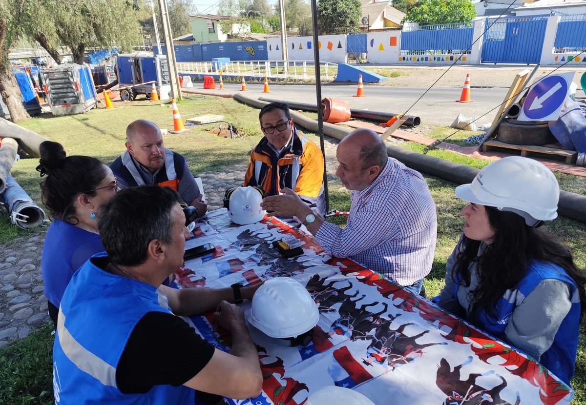 🚧 Seguimos monitoreando en terreno la situación en el paso bajo nivel de Av. Colón con calle Pinto en #SanBernardo, tras la rotura del colector de aguas servidas operado por <a href="/aguas_andinas/">Aguas Andinas</a> .

✅ Se completaron las obras necesarias para ajustar el bypass provisorio, lo que