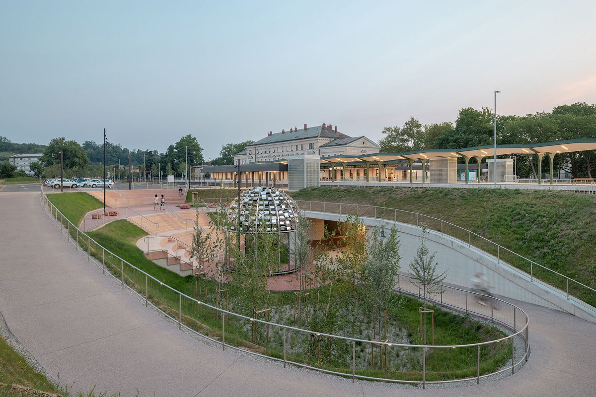 Archello's tweet photo. Once a border of separation, the Nova Gorica railway station by @sadarvuga is reimagined as a civic connector.
https://t.co/lE9O1ujzQ6 

#ArchitecturalRestoration #CivicArchitecture #MaterialNarrative https://t.co/GHYzzWttrS