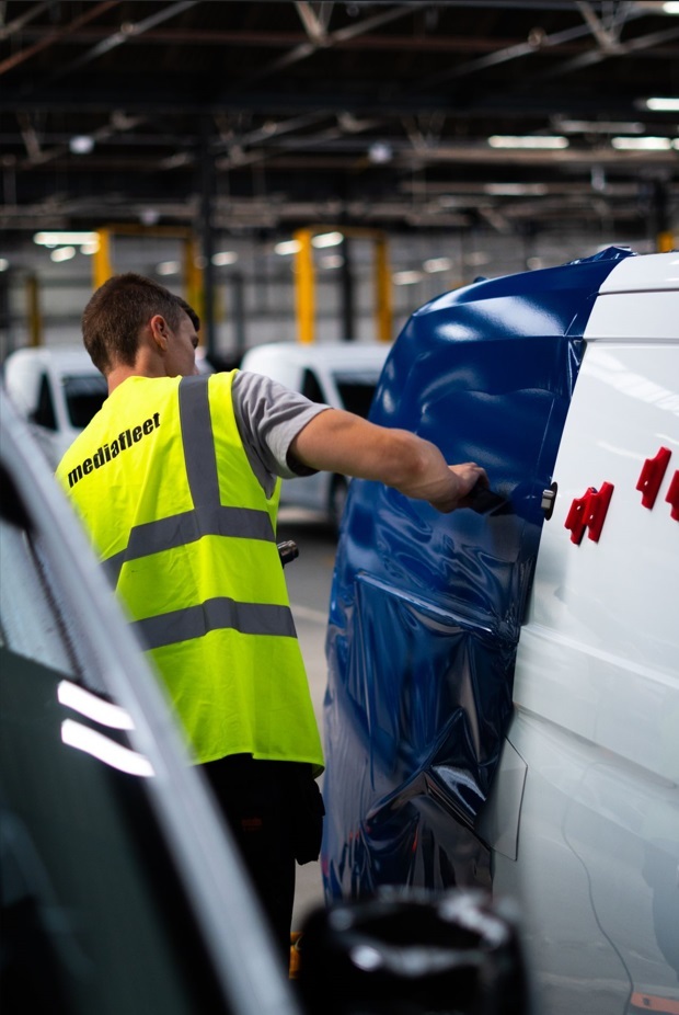 CubicTS's tweet image. Meet #Cubic fresh LCV fleet – rolling out in style. Looking wheely good 😎. These vans serve as mobile HQs for our field engineers, who ensure that fare collection systems, TVMs, gates, &amp;amp;validators run smoothly across the #UK’s public transport networks. #PublicTransport